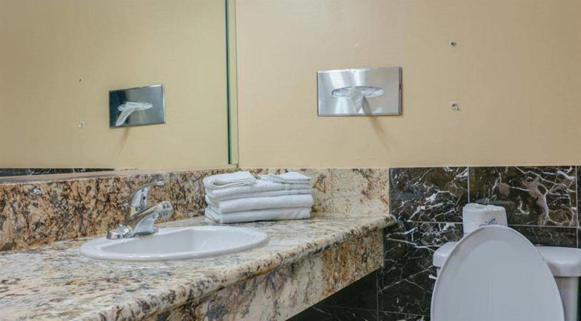 גרדנה Redondo Beach Inn-Lax (Adults Only) מראה חיצוני תמונה